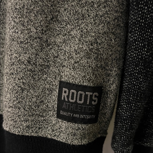 Roots Men's Charcoal and Black Crewneck Sweater - Picture 3 of 4